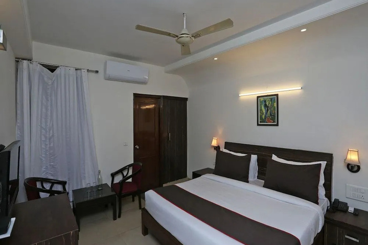 Room 2 of 11