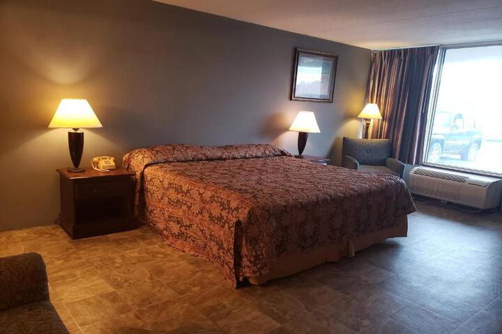 1 King Bed (3 of 5)