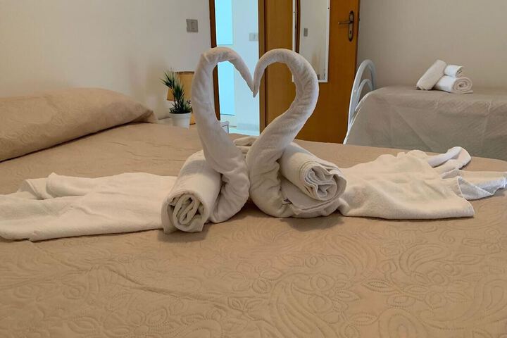 Room 6 of 15