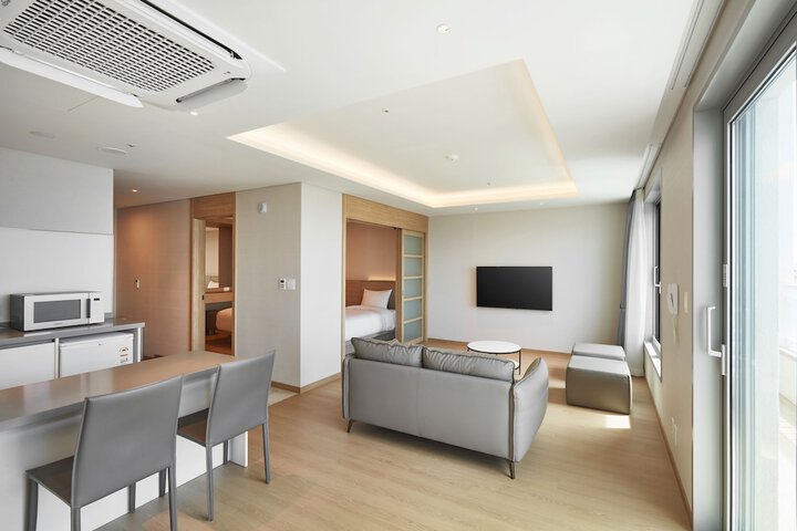 Room 16 of 51