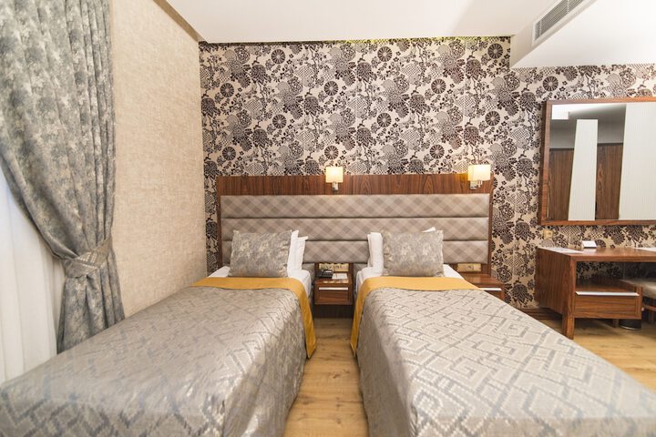 Room 8 of 70