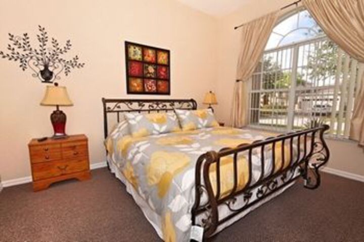 Room 9 of 21