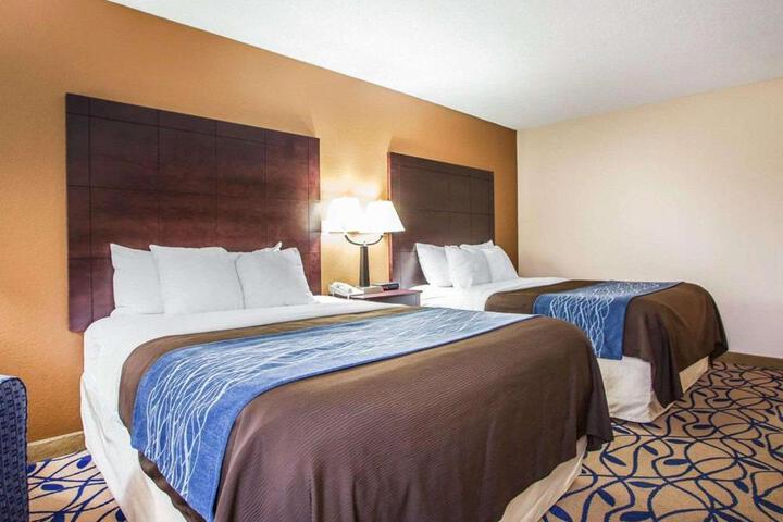 2 Queen Beds (2 of 5)