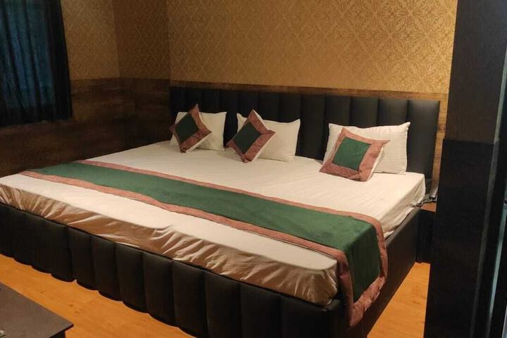 Room 10 of 25