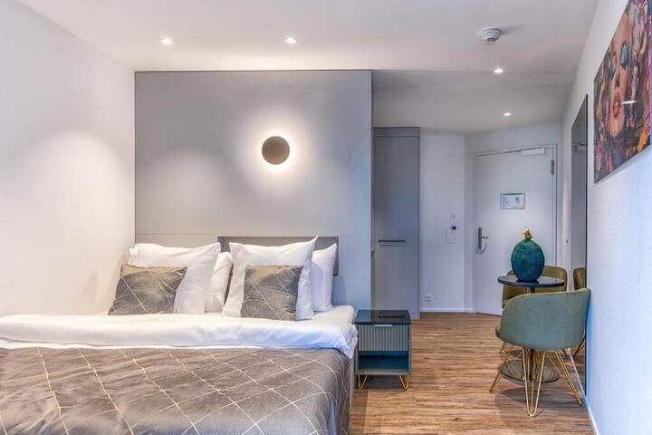 Room 4 of 20