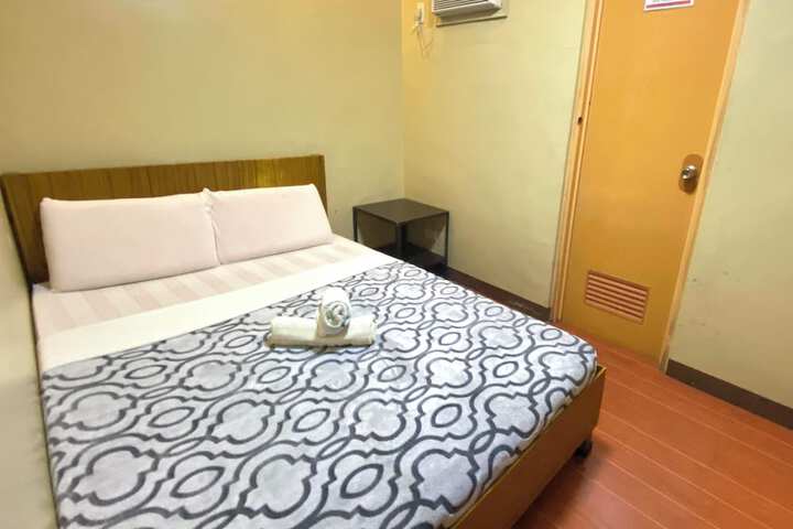 Room 13 of 25