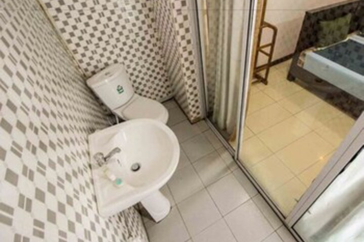 Room 2 of 16
