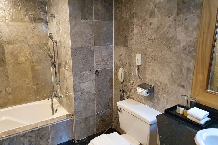 Room 10 of 19