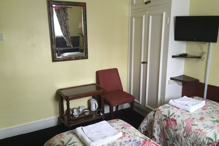 Room 6 of 60