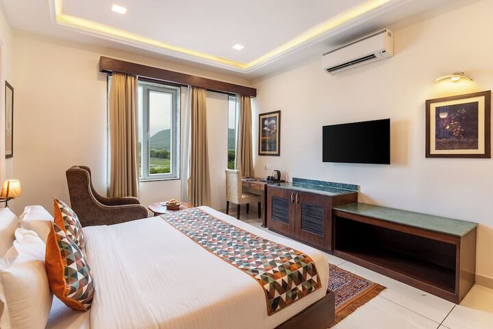 Room 8 of 28