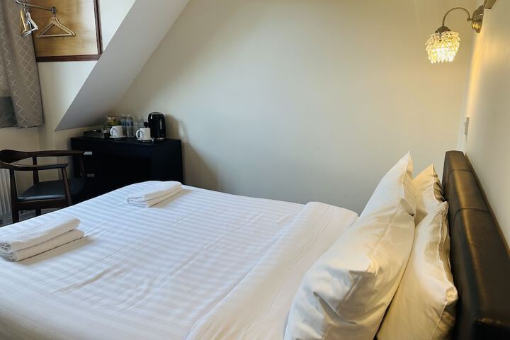 Room 6 of 26