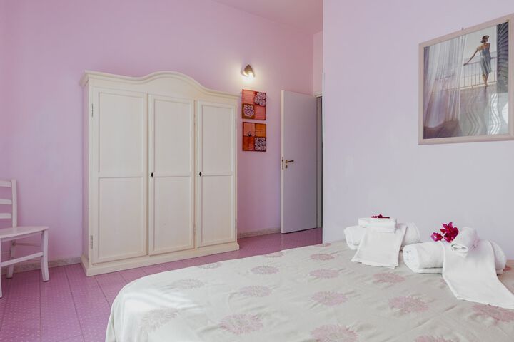 Room 32 of 194