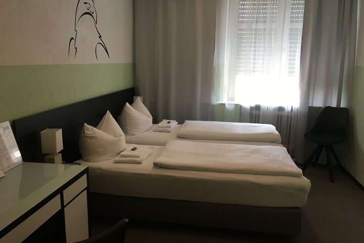 Room 16 of 25