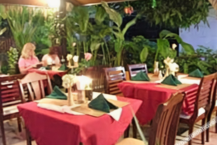 Choengmon Buri Hotel