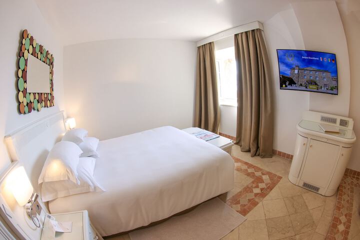 Room 47 of 121