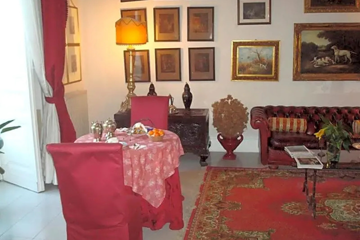 Room 6 of 14