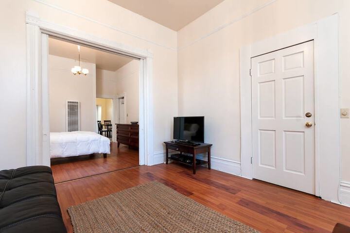 Room 5 of 8