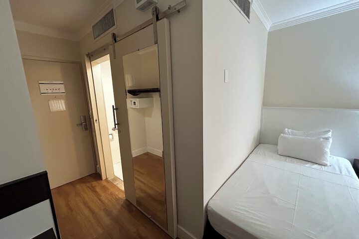 Room 17 of 52