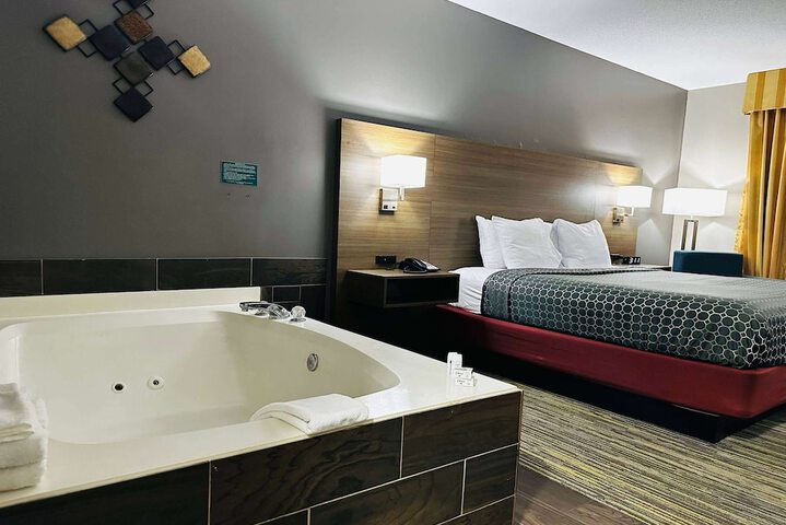 1 King Bed (4 of 13)