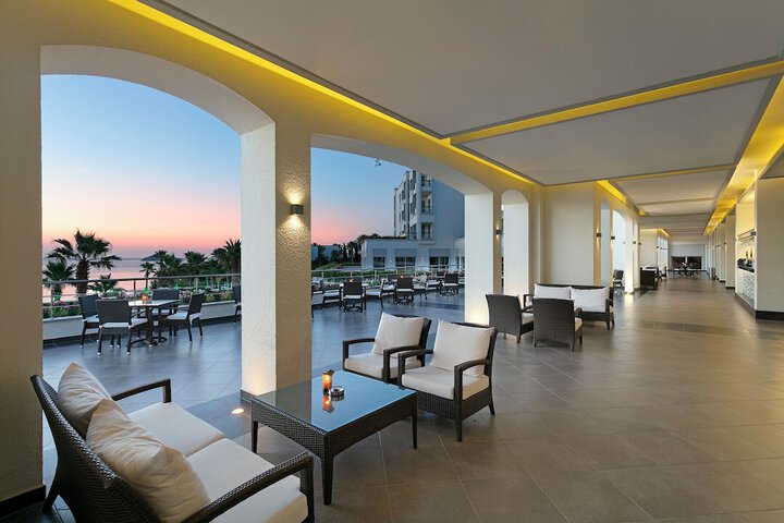 Lounge 108 of 164