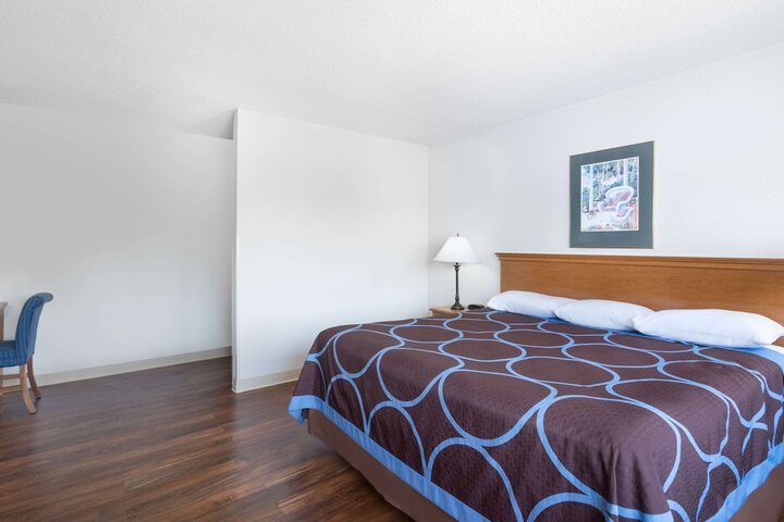 Room 8 of 21