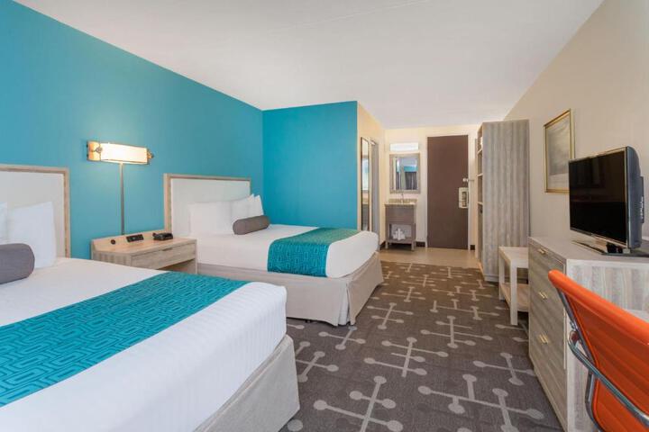 Superior 2 Queen Beds (8 of 10)
