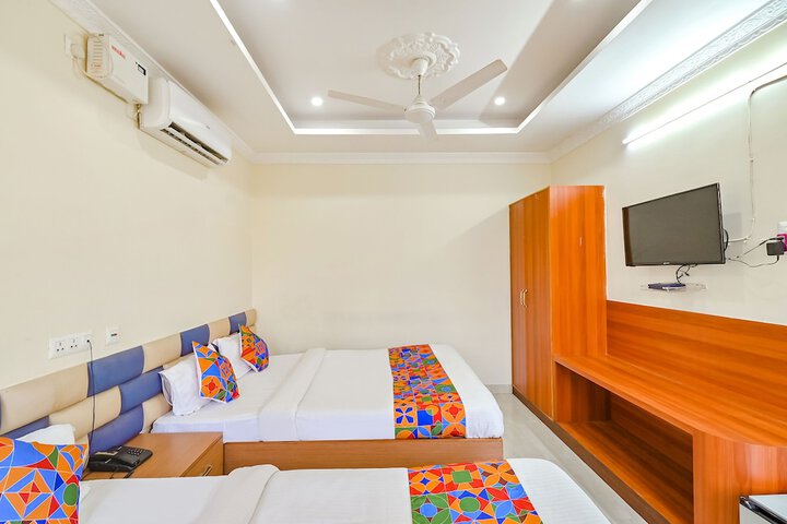 Room 10 of 33