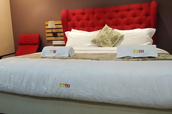 Room 27 of 63