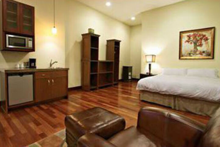 Room 11 of 23