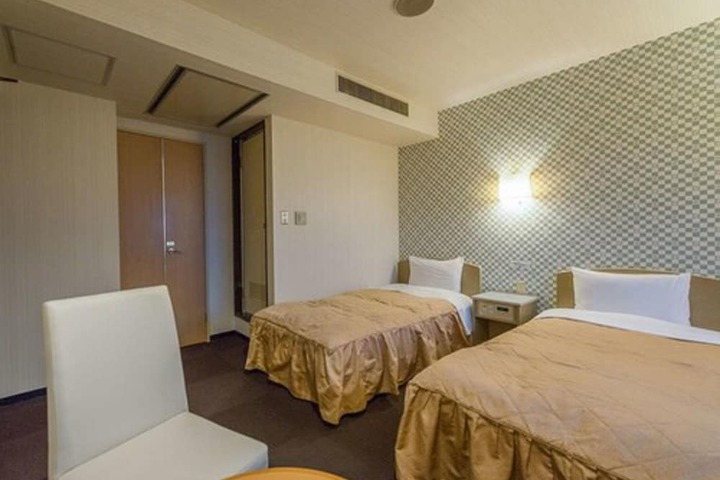 Room 11 of 29