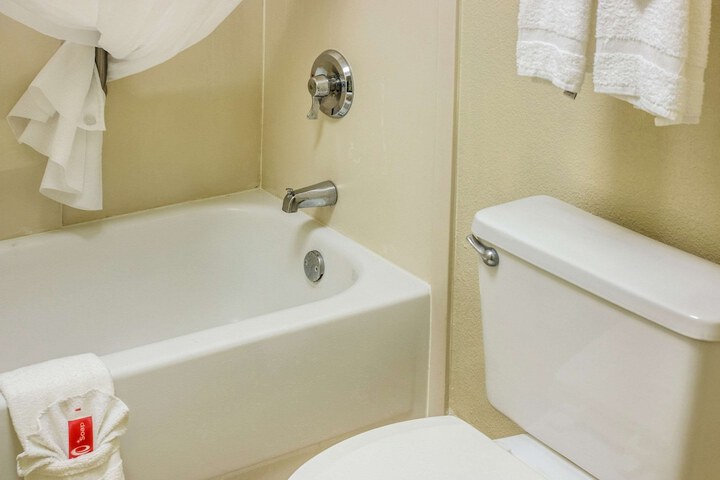 2 Double Beds (7 of 9)