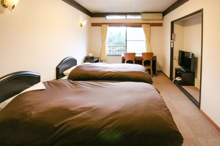 Room 5 of 40