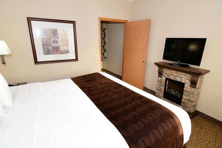 Suite King Bed Sofa (3 of 4)
