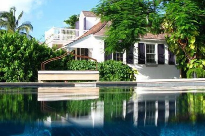 Hotel with Pool