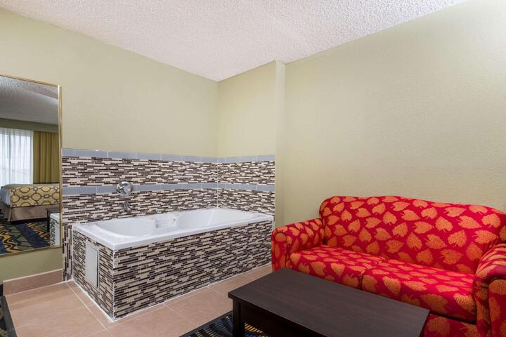 1 King Bed (13 of 15)