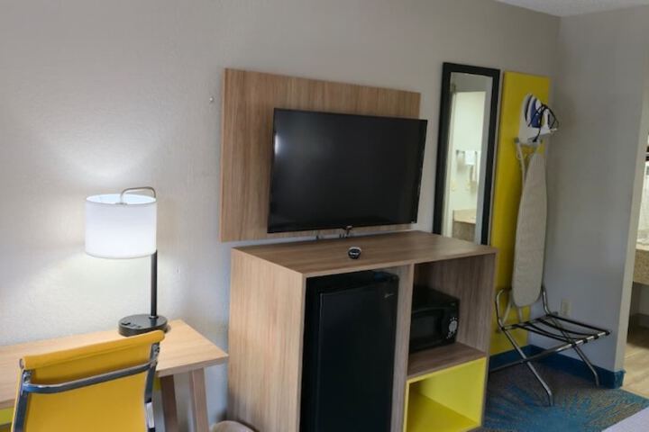Room 16 of 26