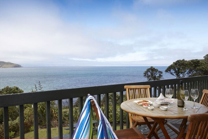 Image of Tipi and Bobs Waterfront Lodge