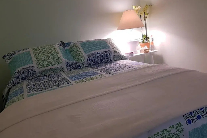 Room 5 of 12