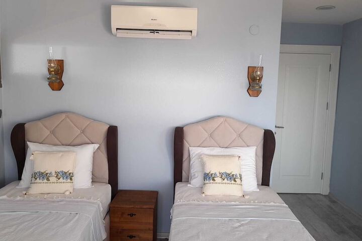 Room 13 of 32