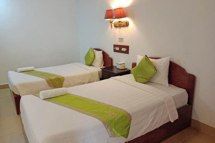 Room 13 of 27
