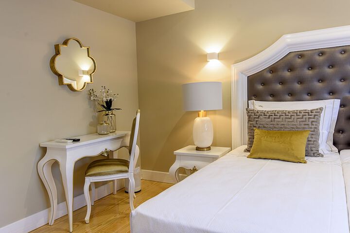 Room 15 of 114