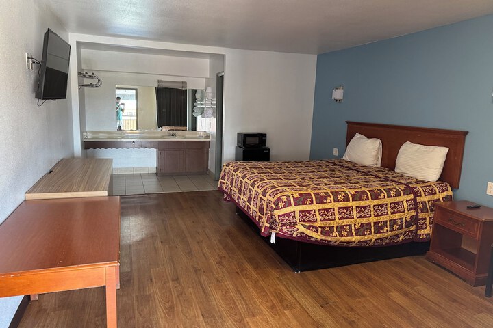 Room 12 of 26