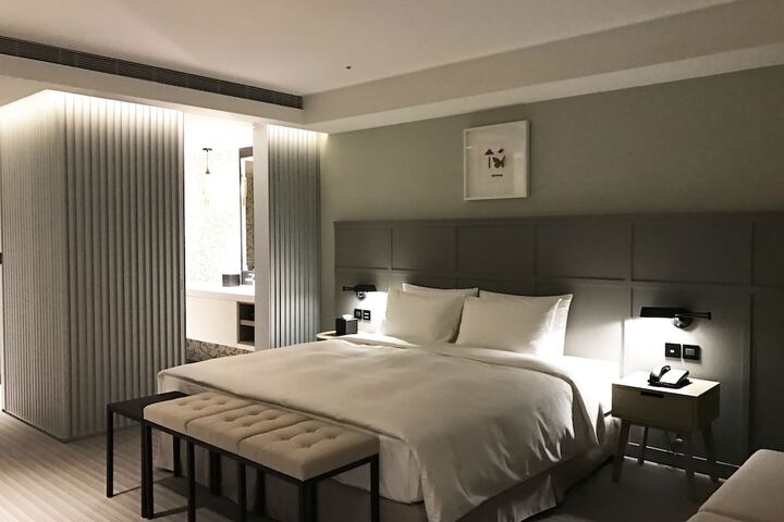 Room 11 of 83