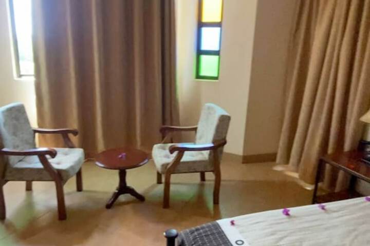 Room 4 of 28
