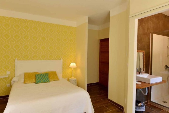 Room 2 of 38