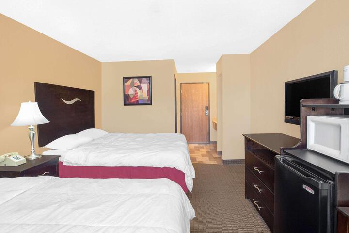 1 Queen Bed Accessible Room (6 of 7)
