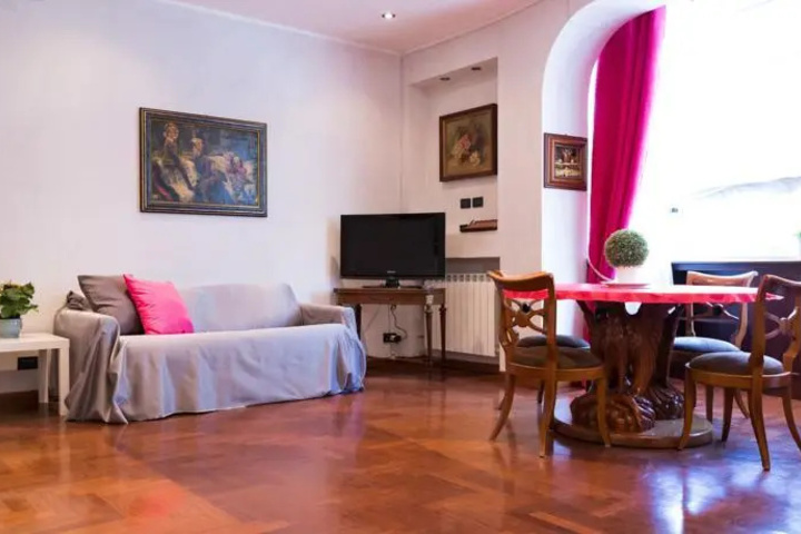 Room 2 of 3