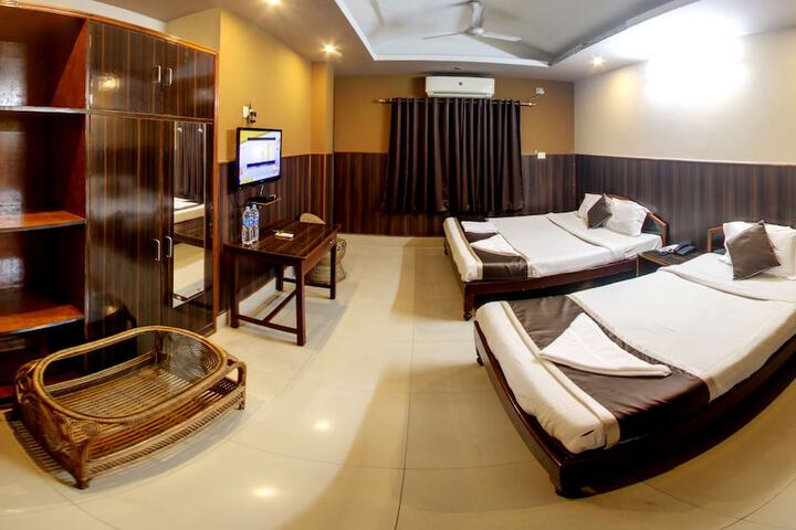 Room 6 of 33