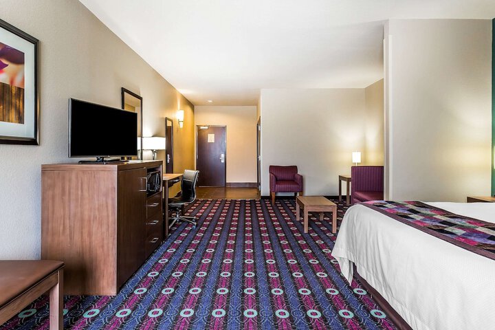 Standard | King Bed (3 of 14)