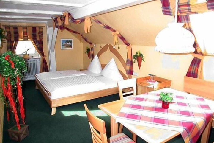Room 9 of 21
